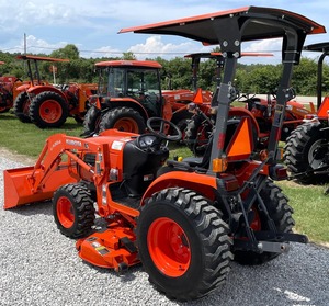 Para tractor de jardín 4x4 con accesorio de cortadora y cargador frontal, motor de 24 HP - Product Image 1