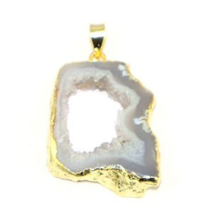 Pendentif en forme fantaisie en pierre de géode grise minimaliste, plaqué or 24 carats, en laiton, bijoux à la mode pour femmes, vente en gros - Product Image 2