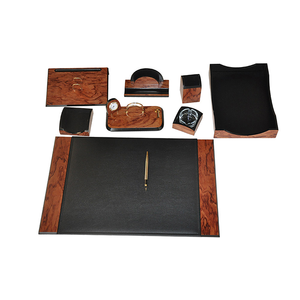 Ensemble d'organisateur de bureau Charisma en bois et cuir, 9 pièces, avec matériau en maille, pour usage au bureau - Product Image 2