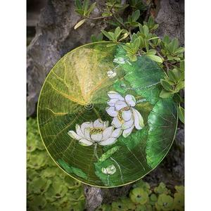 Elegancia ecológica: Sombrero de hoja de loto para una protección solar cómoda, natural y elegante - Product Image 1