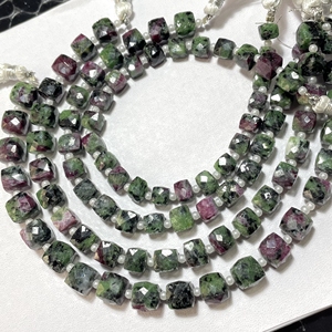 Cuentas en forma de caja facetadas de zoisita de rubí verde, piedras preciosas en forma de cubo Natural de 7-8MM para la fabricación de joyas - Product Image 3