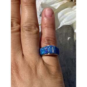 แหวนเงินสเตอร์ลิงประดับโอปอลสีน้ำเงินทำมือจากเซาท์เวสต์ ขนาด 5.75 - Product Image 2