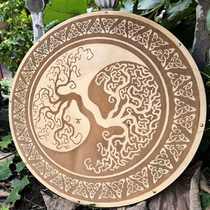 Bouclier rond en bois médiéval Viking, bouclier de reconstitution historique, bouclier décoratif rond de designer, cadeau artisanal Calvin - Product Image 1