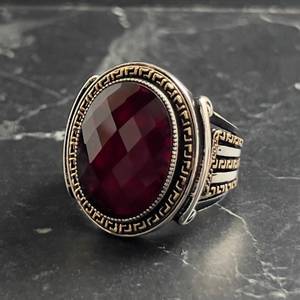 Anillo de Estilo Griego Vintage para Hombre, Hecho a Mano en Plata de Ley 925 con Baño de Oro de 18K, Piedra de Circonio Rosa Ovalada y Motivo de Columnas - Product Image 3