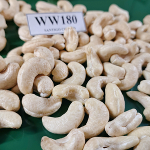 Prêt à expédier SANTIGO Noix de cajou Kaju Noix de cajou W180 Noix de cajou Emballage OEM, ODM - Product Image 1