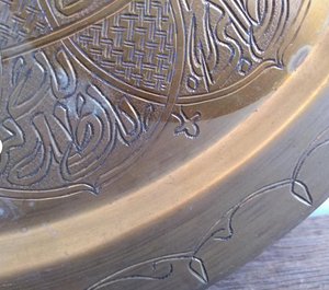 Platos de Presentación con Diseño Repujado, Plato de Presentación Dorado de Metal para Bodas, Platos de Presentación de Acero Inoxidable para Servir Ensaladas en la Cocina - Product Image 4