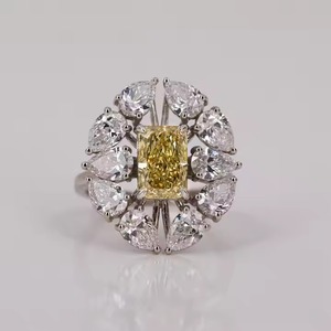 Bague de fiançailles pour femme de luxe jaune Radiant Cut Lab créé diamant forme de poire or massif Design Floral cadeau parfait - Product Image 1