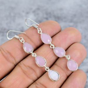 ต่างหูห้อยเงินสเตอร์ลิงรูป925สำหรับผู้หญิงทำด้วยมือสีชมพูอ่อนควอตซ์สามลูกแพร์ทันสมัยออกแบบสำหรับงานแต่งงาน - Product Image 4