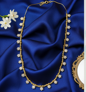 สร้อยคอโบราณแบบดั้งเดิม ขัดเงาสีทองอย่างดี ประณีตสง่างาม เหมาะสำหรับชุดพื้นเมืองอินเดีย งานเทศกาล และงานแต่งงาน - Product Image 1