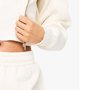 Cropped <b>Hoodie</b> With Zip Closure High Quality Material And <b>Stitching</b> For Bulk Orders Breathable And Comfortable Design For Buyer - Product Image 4