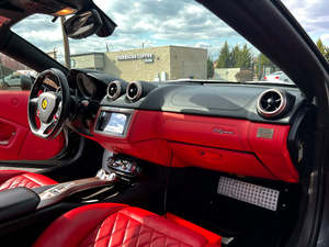 2012 F-e-r-r-a-r-i California Convertible assez usagé - Product Image 3