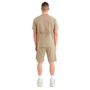 Ensemble coordonné de haute qualité pour hommes, noir et blanc, composé d'un t-shirt à manches raglan courtes et d'un short, personnalisable, idéal pour la salle de sport ou les tenues décontractées estivales - Product Image 3