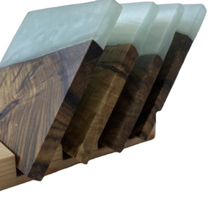 Juego de 4 posavasos de resina y madera de acacia hechos a mano, alfombrillas y almohadillas de diseño artístico único para restaurante de hotel y suministros para bebidas - Product Image 1