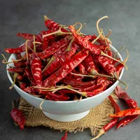 Piments rouges entiers séchés biologiques de qualité supérieure, qualité alimentaire, paquet de 25 kg, fabriqué en Inde, saveur épicée, vente en gros