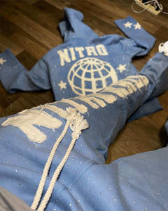 ชุดเสื้อฮู้ดและกางเกงวอร์มแบบมีซิปหน้าสำหรับผู้ชายผ้าปักโลโก้พลอยเทียมแบบกำหนดเอง - Product Image 3