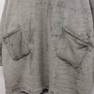 Ventes en gros de couvertures portables en peluche tissée écologiques, sweat-shirt confortable gris géant, couverture à manches longues tricotée pour l'hiver - Product Image 2