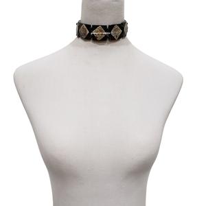 Collier ras du cou en corne de buffle fabriqué à la main Bijoux de style tribal naturels et écologiques pour femmes - Product Image 1