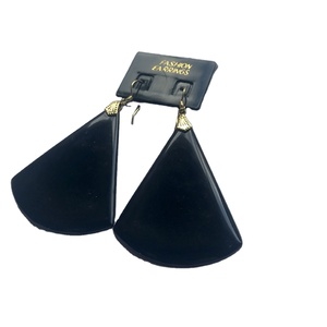 Nuevo y elegante pendiente de cuerno para mujer, joyería de cuerno, uso diario, tamaño personalizado, Calidad exclusiva, diseño sostenible - Product Image 1