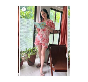 Traje de noche de verano para mujer de algodón con estampado de bloque de mano Jaipuri rojo estampado Floral Loungewear PJs y conjunto de pantalones cortos de dormir - Product Image 1