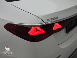 Mercedes-Benz Classe E E 200 Berlina di Lusso Automatica Usata 2024 |   Pronto per l'esportazione - Product Image 5