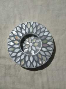 ชุดจานรองแก้วมุกแท้ทำมือ งานฝีมือประณีต ฝังเปลือกหอยคุณภาพพรีเมียม ขนาดและโลโก้สั่งทำได้ ของตกแต่งบ้านหรูหราสำหรับโต๊ะอาหาร - Product Image 2