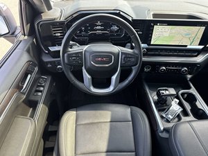GM_C Sierra 1500 SLT 4WD d'occasion propre 2023 - Product Image 5