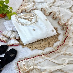 Ensemble de robe en soie chinon brodée VASTRA COTTAGE avec dupatta et bas en séquence, travail de designer, tenue de soirée pour femmes - Product Image 1