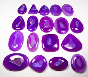 Púrpura teñido Onyx ágata Druzy cabujón 2500cts Natural Onyx geoda pulida piedras preciosas sueltas lote a granel 30-34 piezas al por mayor - Product Image 5