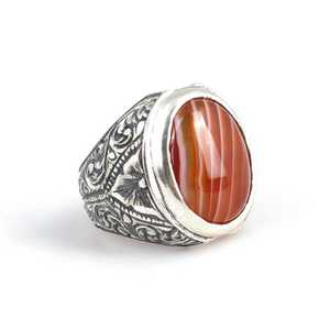 Anillo de Plata de Ley 925 Hecho a Mano para Hombre con Incrustaciones de Ágata y Grabado, para Uso Diario - Product Image 1