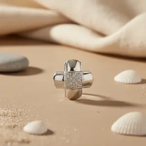 Elegante Colgante de Cruz con Circonitas y Baño de Oro para Joyería Religiosa Diaria de Mujer - Product Image 1