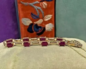 Pulsera de Tenis para Mujer con Esmeralda Simulada de 10 Quilates y Rubí Simulado, Plata 925, Chapada en Oro Amarillo de 14 Quilates - Product Image 3