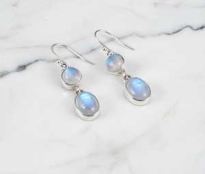 Boucles d'oreilles clous délicates en argent sterling plaqué or avec double pierre de lune arc-en-ciel, bijoux de fête mignons, cadeau pierre de naissance de juin - Product Image 3