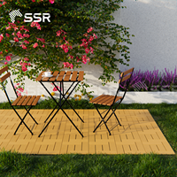 Tuile de terrasse en composite 4 lattes WPC carreaux de terrasse résistant à l'eau pour les projets d'entrée de balcon de patio