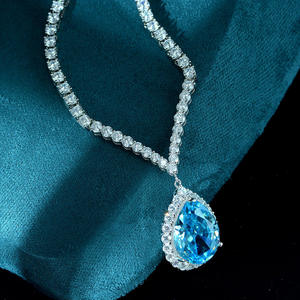 Collier de joaillerie fine avec diamants bleus poire et ronds de culture certifiés IGI, disponible en plusieurs options d'or - Product Image 3