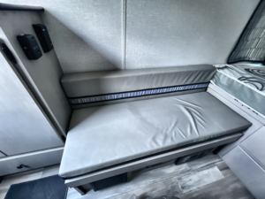 Autocaravanas Coachmen Usadas, Clipper de 17 pies, Remolque de Viaje Plegable Moderno e Impermeable con Puerto de Carga USB - Product Image 2