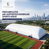 Dôme sportif préfabriqué à construction rapide, à portée libre, en membrane PVDF robuste, utilisable toute l'année pour les terrains de football et de basketball