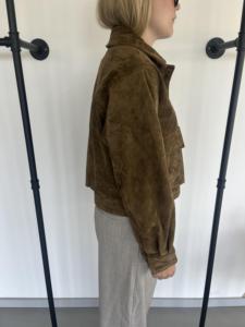 Chaqueta Bomber Casual de Mujer en Gamuza Marrón con Cremallera, Cuello Vuelto y Bolsillos de Parche, de Cuero Genuino Cómodo para Otoño - Product Image 3
