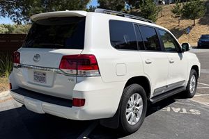 LANDCRUISERS 2017 DE PRIMERA CALIDAD, 4X4, 1 PROPIETARIO, ASIENTOS DE TERCERA FILA, EN PERFECTO ESTADO, IMPECABLES, EXCELENTE CONDICIÓN, MEJOR OFERTA, LISTOS PARA EXPORTAR - Product Image 2