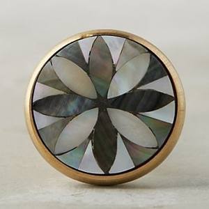 Tirador de armario de diseño floral hecho a mano con incrustaciones de nácar modernas de lujo para muebles, tirador de cajón para armario de cocina - Product Image 1