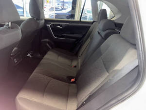 Toyota RAV4 Blanca 2021 en Perfectas Condiciones - Product Image 2