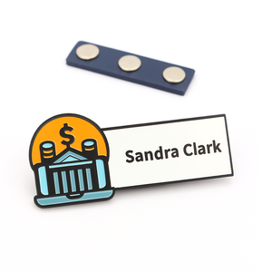 Badge nominatif magnétique personnalisé en émail plaqué or et zinc pour employé de banque, avec impression numérique – Prix abordable - Product Image 1