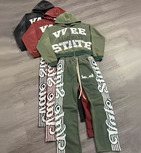 Survêtement tricoté pour hommes avec capuche tissu respirant OEM survêtement de jogging deux pièces personnalisé d'usine tenue de sport décontractée - Product Image 1