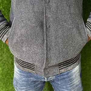 Chaqueta Bomber para Hombre de Alta Calidad REDDITO SPORTS, Impresión Personalizada, Parches Frontales Bordados, Ecológica, Reversible e Impermeable - Product Image 2