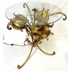 Table basse élégante en aluminium de conception florale avec le dessus en verre approprié aux intérieurs de salon et aux buts décoratifs - Product Image 6