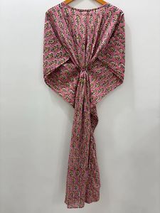 Caftan en coton à imprimé de blocs floraux Robe longue décontractée pour femmes Robe de couverture occidentale pour la nuit à la plage Autres occasions - Product Image 5