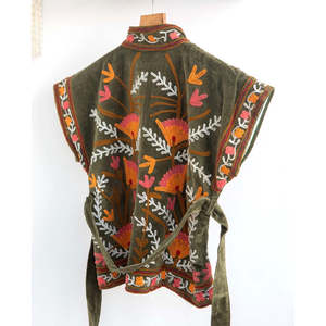 Chaqueta de Terciopelo sin Mangas con Bordado en Color Oliva para Otoño - Product Image 2