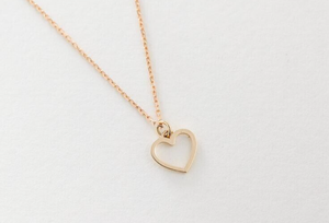 Vente en gros de pendentif à breloque cœur ouvert dans un nouveau design de bijoux en or pour les mariages et la Saint-Valentin pendentif cœur parfait - Product Image 4