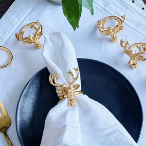 Anneau de serviette en métal de qualité supérieure en forme de renne, offrant un style gracieux pour les repas de Noël élégants et les dîners d'hiver - Product Image 1