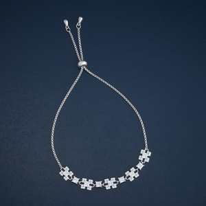 Bracelet en argent 925 plaqué rhodium avec breloque tennis style religieux en or 18 carats et diamants taille princesse - Product Image 1