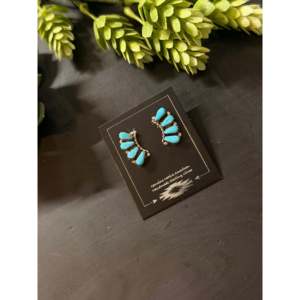 Pendientes Zuni Hechos a Mano con Forma de Pluma en Oro de 14K, con Turquesa y Diamantes Tallados en Pera en Plata de Ley, Joyería en Oro Blanco y Oro Rosa - Product Image 4